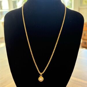 Dior Elegant Gold Pendant Necklace